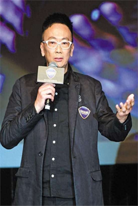 全家同游东京!知名港星郑丹瑞69岁被赞冻龄,女儿男友宛如黎明