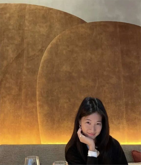 全家同游东京!知名港星郑丹瑞69岁被赞冻龄,女儿男友宛如黎明