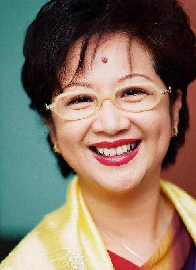 薛家燕:周星驰电影《厨神》中的角色,恋小17岁小鲜肉现状如何