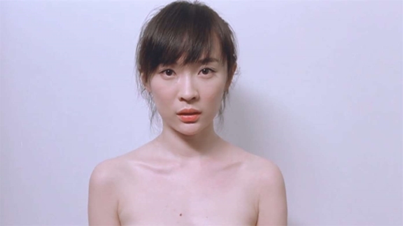 年轻的霍思燕,因为电影《我要成名》成名,如今转型为贤妻良母