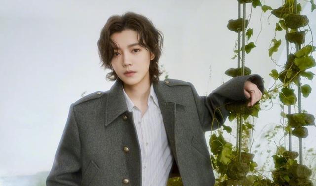 周一围上综艺被打马赛克,扎辫子越来越"姨化"