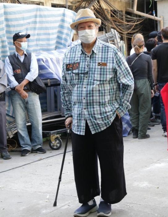 洪金宝拄拐现身接拍武打戏,回应谭咏麟风波不满个人隐私被乱写