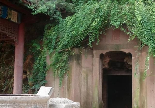 1978年,湖北发现豪华水墓,出土21口陪葬棺材