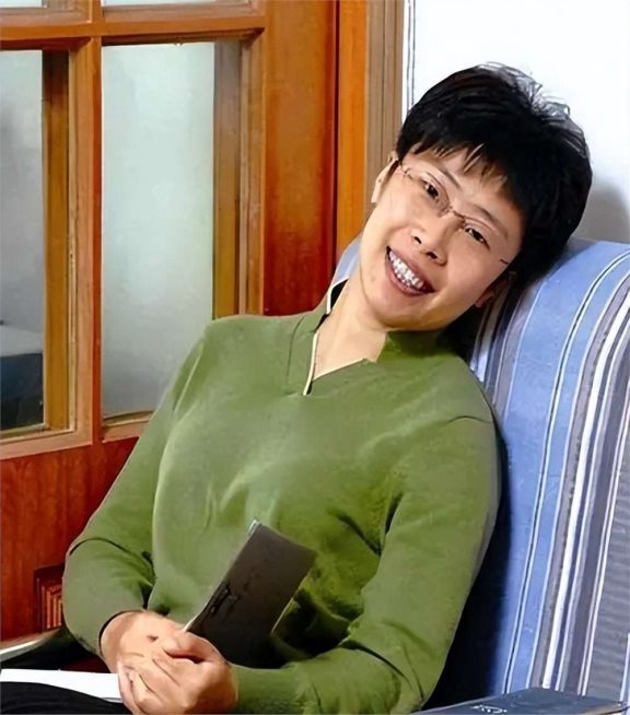 北大才女蒙曼49岁仍未结婚,曾被问最想嫁给谁,她的回答出人意料