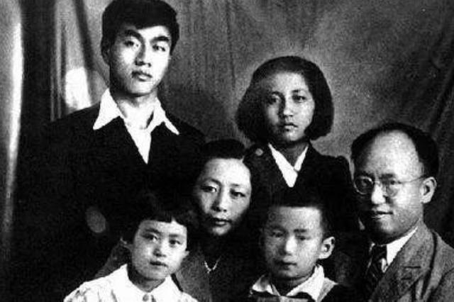 1949年,罗荣桓接前妻之女进京生活,林月琴大方送新皮袄给颜月娥