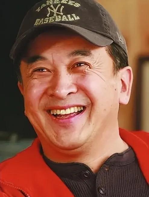 曾经的八一电影厂长黄宏,如今过得怎样?