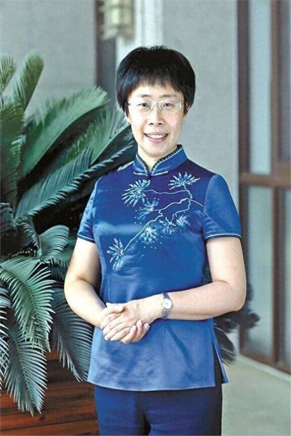 北大才女蒙曼49岁还没有婚,被问最想嫁给谁,她的回答出人意料