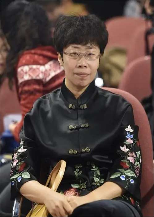 北大才女蒙曼49岁仍未结婚,曾被问最想嫁给谁,她的回答出人意料