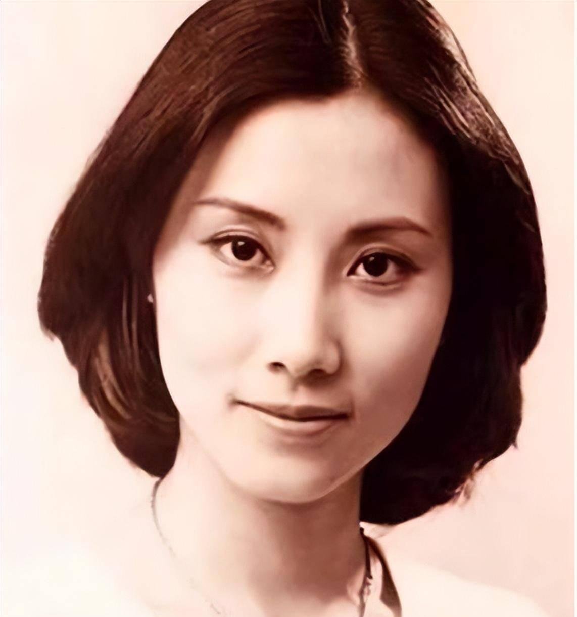 真的不敢相信,汪明荃年轻的时候竟然也是那么风华绝代!