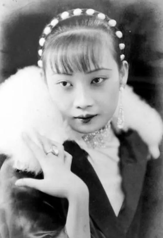 军统之花向影心:戴笠死后第二年,她就被丈夫毛人凤关进疯人院