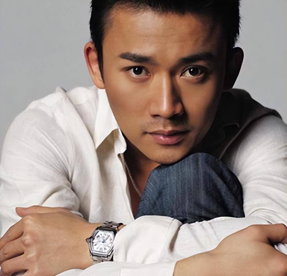 聂远老婆秦子越带着孩子三亚游玩,10岁天天和妈妈都是高颜值!