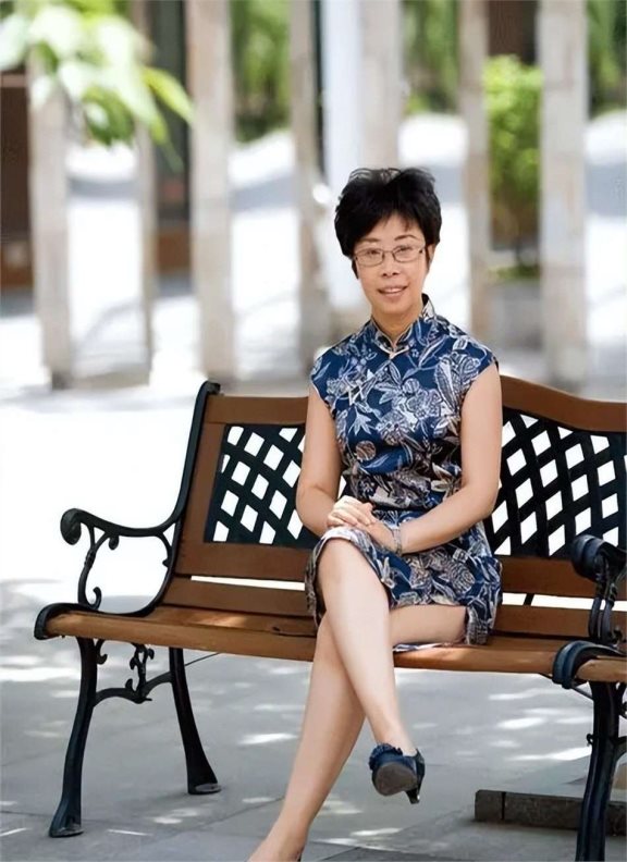 北大才女蒙曼49岁仍未结婚,曾被问最想嫁给谁,她的回答出人意料