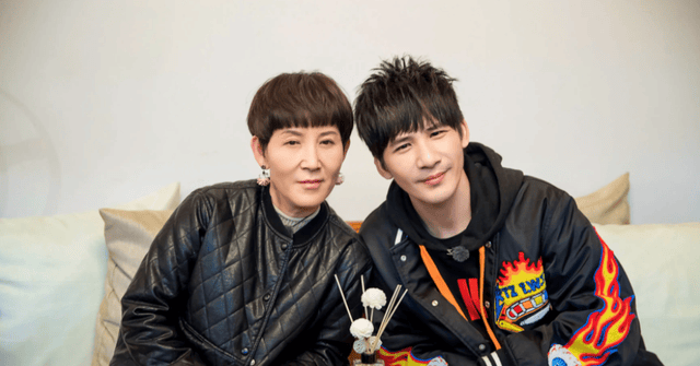 大张伟被胖媳妇感动哭泣