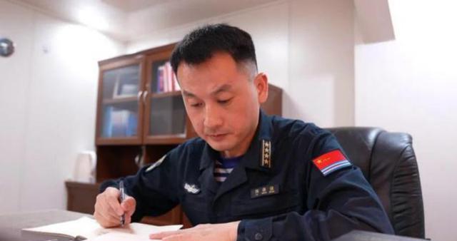 辽宁舰副舰长陆强强,美国国防部的名人,美海军一号人物点名见他