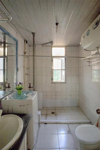 边住边装,挑战3天改造20年老旧卫生间