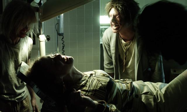 经典恐怖片《致命弯道》2021年最新版,深山里暗藏神秘