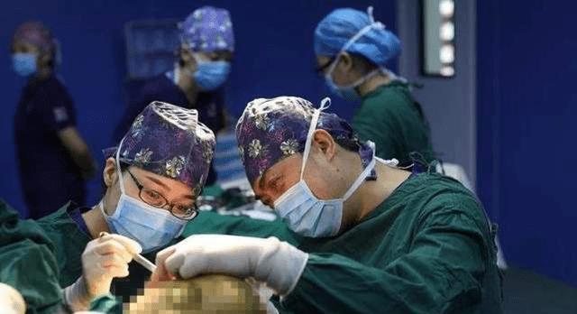 中国换脸第一人李国兴,2006年背60斤西药回家,两年后离奇去世