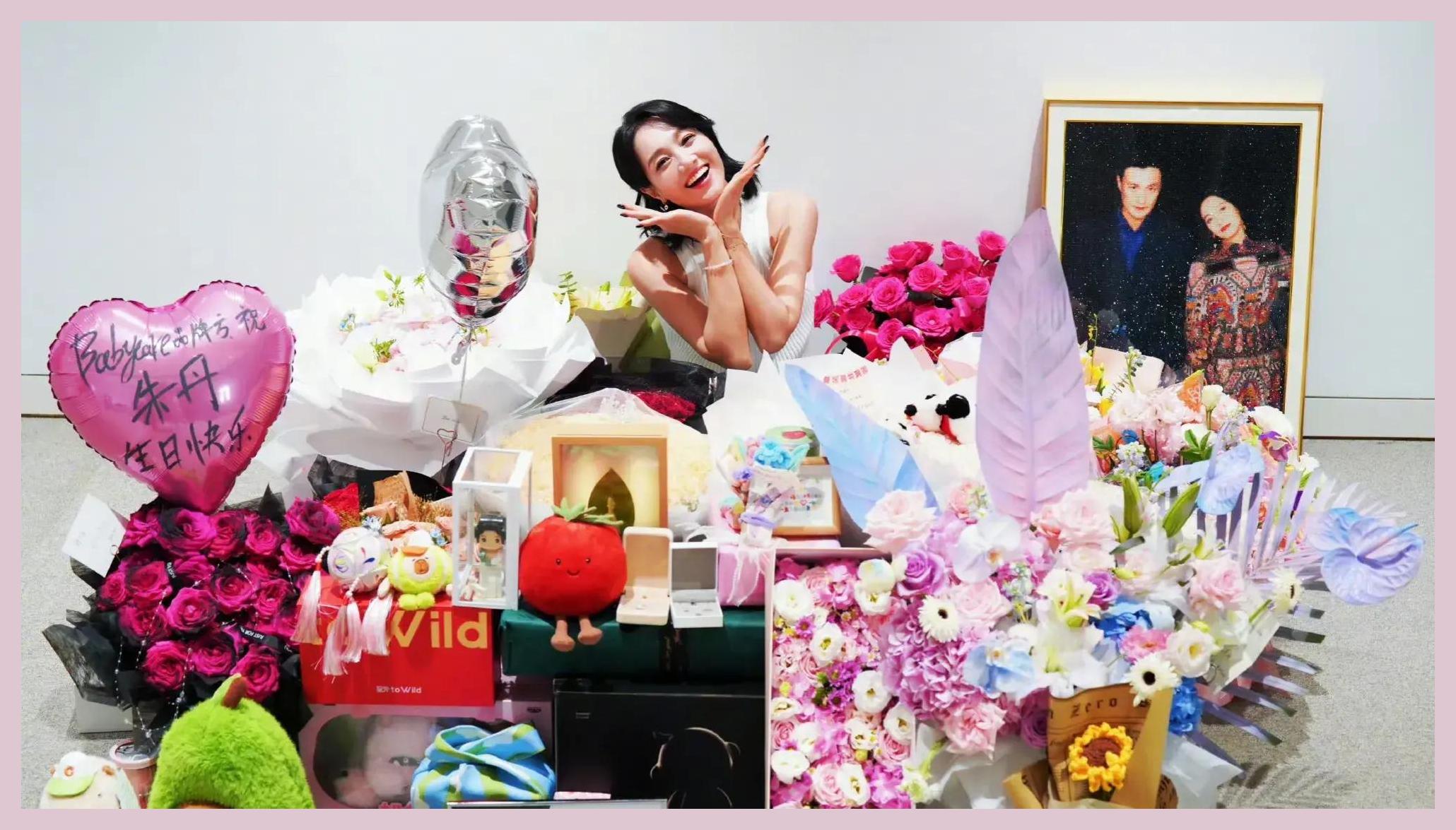 朱丹晒43岁庆生照,老公周一围出镜!尚雯婕晒合影送祝福