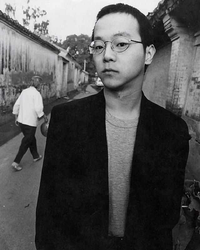 回顾窦唯:两段婚姻伤人伤己对不起两个女儿,用两份嫁妆承载父爱