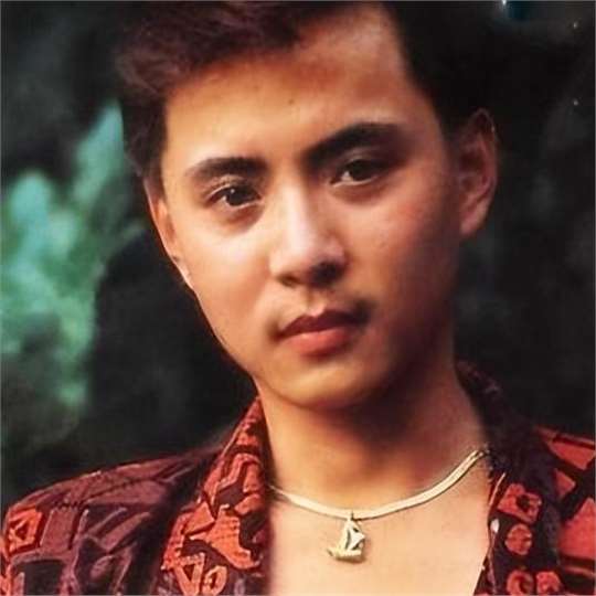 歌手周峰:在深圳街头离奇失踪,多年下落不明,连家人都找不到!