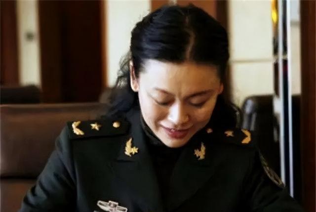 28岁女少将刘敏图片