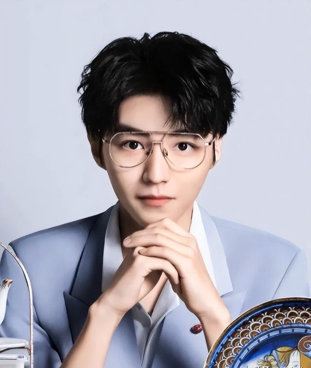 大瓜!王俊凯被曝与经纪人不正当关系,亲密照曝光,更多黑料被扒