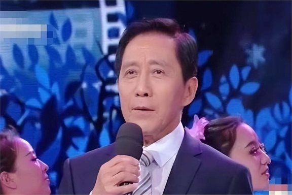 曾经辉煌30年的《梨园春》,倪宝铎离开以后,为什么庞晓戈玩不转