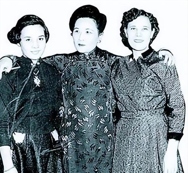 蒋经国唯一的女儿,中俄混血,执意嫁三婚男,丈夫大她14岁