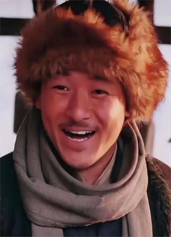 知名演员齐奎:凭闯关东爆红,娶美女同桌为妻,一家四口其乐融融