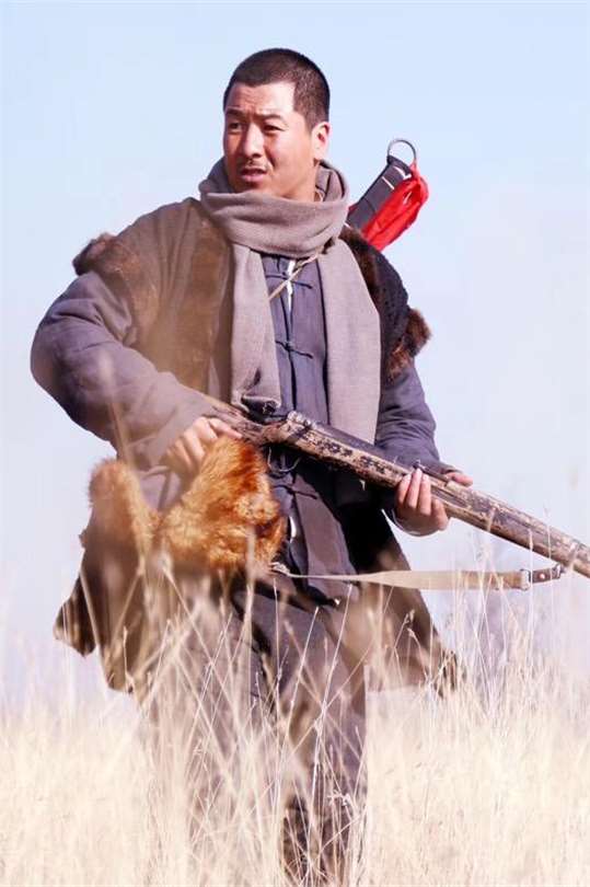 知名演员齐奎:凭闯关东爆红,娶美女同桌为妻,一家四口其乐融融