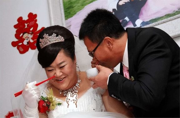 举重冠军唐功红:为夺冠冒死一举,国家奖励4室2厅,嫁帅气老公