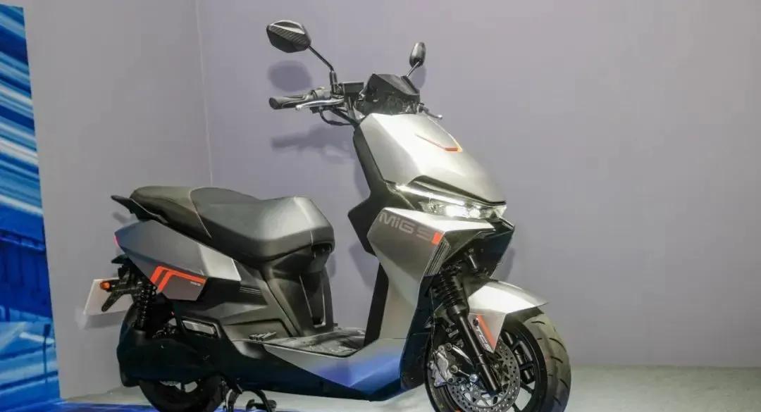 光阳125踏板,约1.85万元!450adv踏板,复古电摩跑车等新车亮相