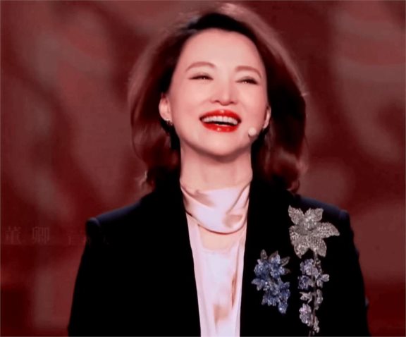 马伊琍早期旧照流出,形象仿若佟大为,反倒年长后更迷人!