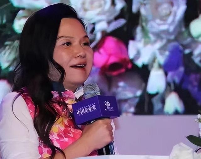 浙江首富何巧女身价300亿,赴美捐款96亿,如今在国内负债200亿