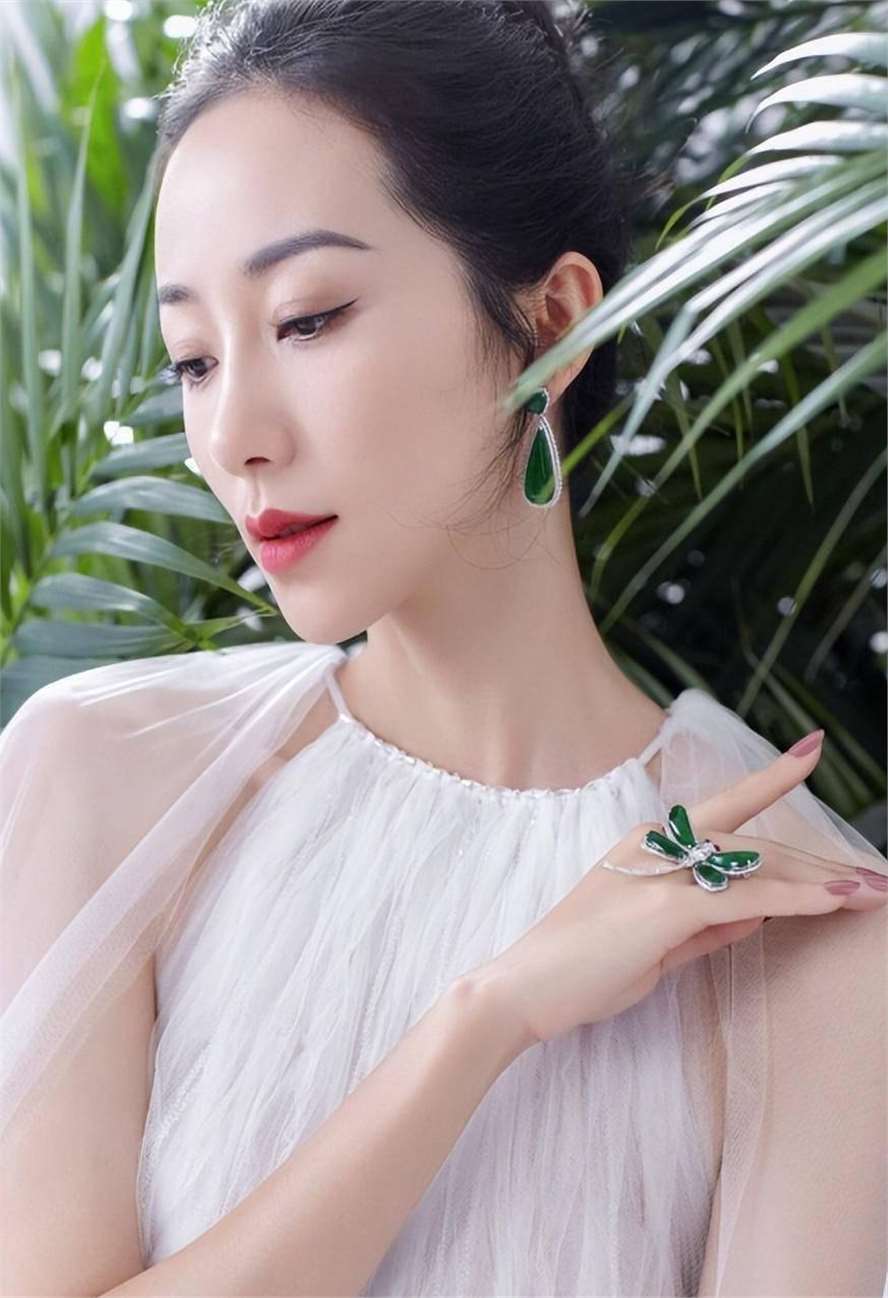 韩雪到底多有钱:买3.5亿城堡,拍戏戴6千万钻戒,但自称没背景