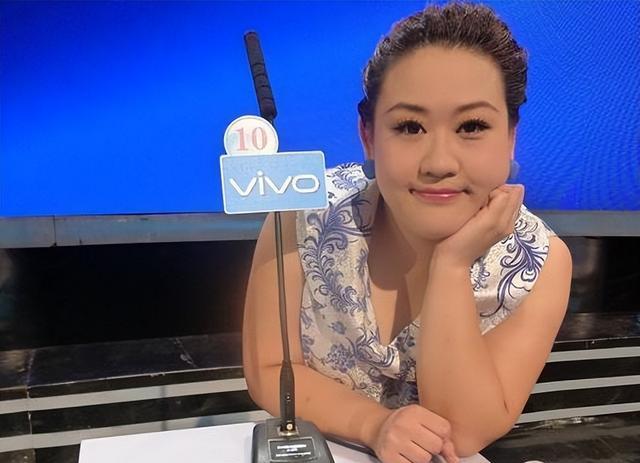 2010年非诚勿扰:胖女孩牵手成功狂亲孟非,4年过后逆袭成女神