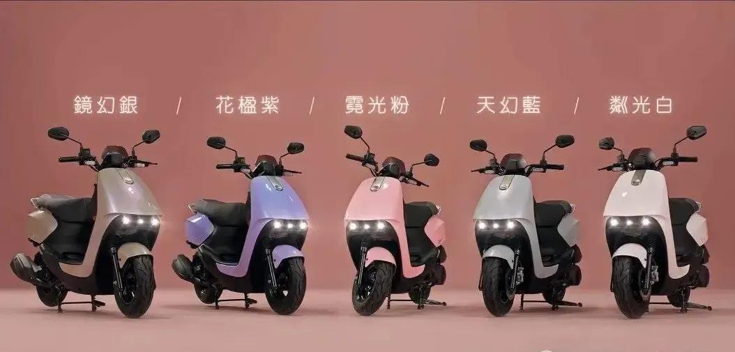 光阳125踏板,约1.85万元!450adv踏板,复古电摩跑车等新车亮相