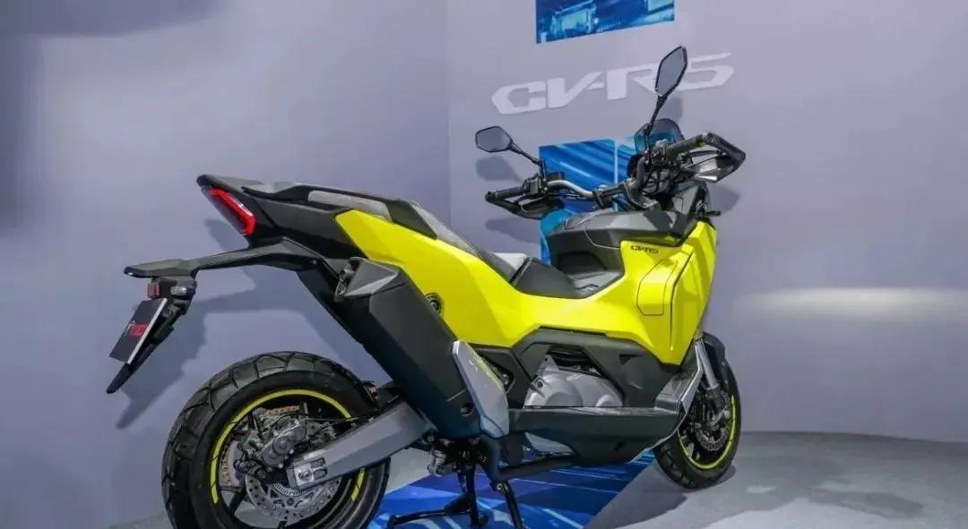 光阳125踏板,约1.85万元!450adv踏板,复古电摩跑车等新车亮相