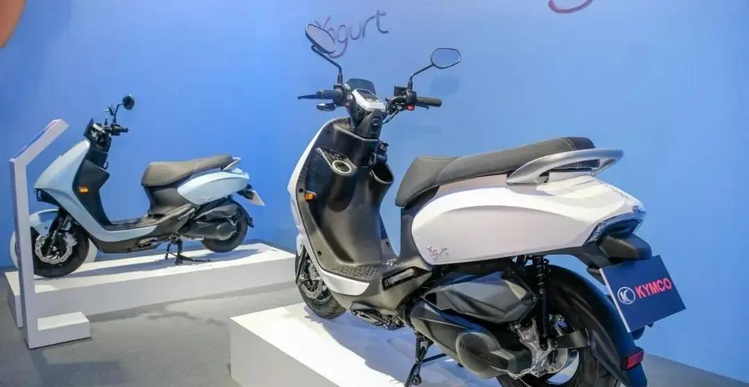 光阳125踏板,约1.85万元!450adv踏板,复古电摩跑车等新车亮相