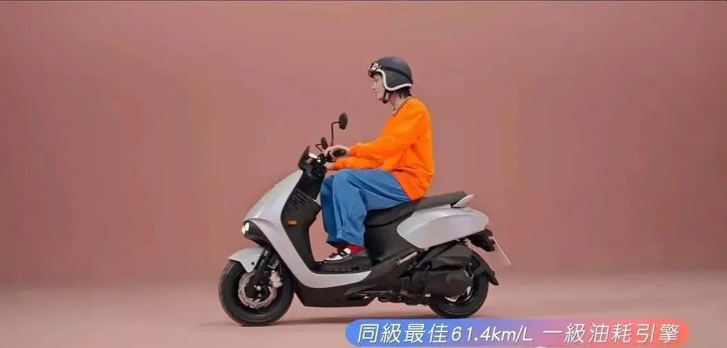 光阳125踏板,约1.85万元!450adv踏板,复古电摩跑车等新车亮相