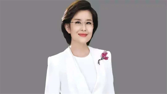 从《养生堂》到《感动中国》,央视知性美女王宁,找准人生赛道