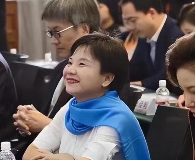 浙江首富何巧女身价300亿,赴美捐款96亿,如今在国内负债200亿