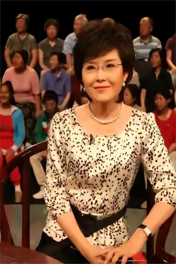 从《养生堂》到《感动中国》,央视知性美女王宁,找准人生赛道