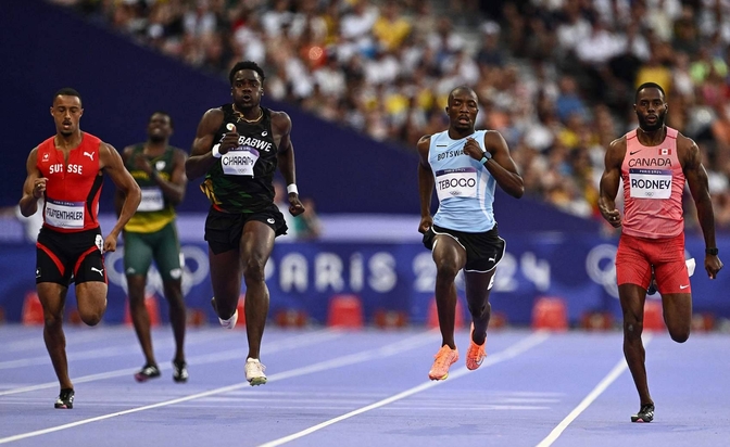 男子200米预赛:美国双雄占据前两名,莱尔斯第6德格拉斯第14