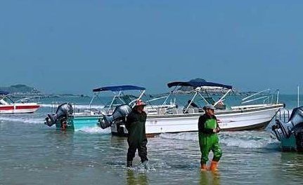 托克劳群岛居民生活悠闲,依赖新西兰财政援助.面积小但领海广阔