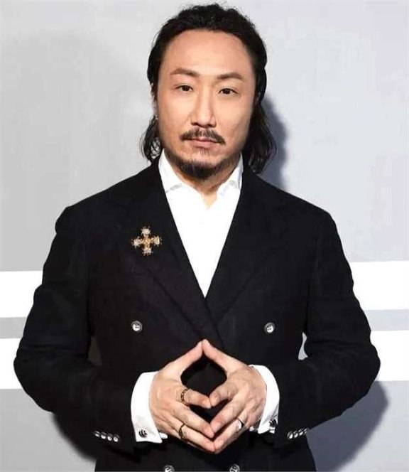 郑中基儿女双全宣布退圈,再看他和阿sa的现状,离开是最好的选择