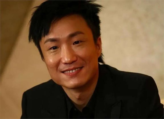 郑中基儿女双全宣布退圈,再看他和阿sa的现状,离开是最好的选择