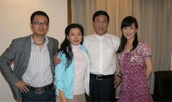 杜志国现任妻子图片