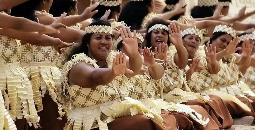 托克劳群岛居民生活悠闲,依赖新西兰财政援助.面积小但领海广阔