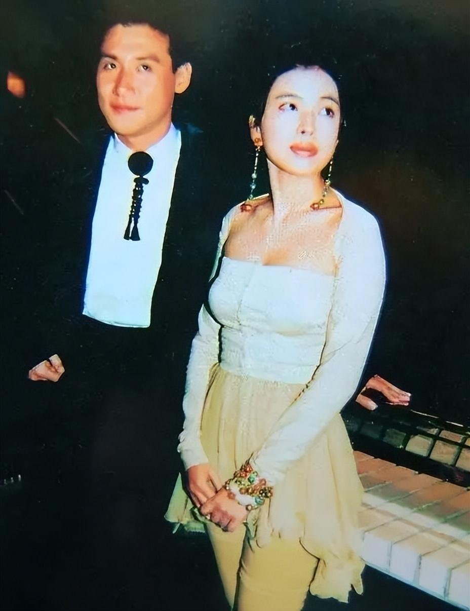 张学友与罗美薇:早年结婚,27年零绯闻,活成娱乐圈"异类"